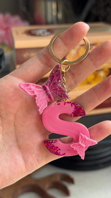 جاسوییچی صورتی پروانه ای🥹